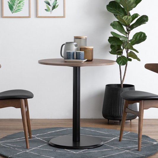 Runda round dining table