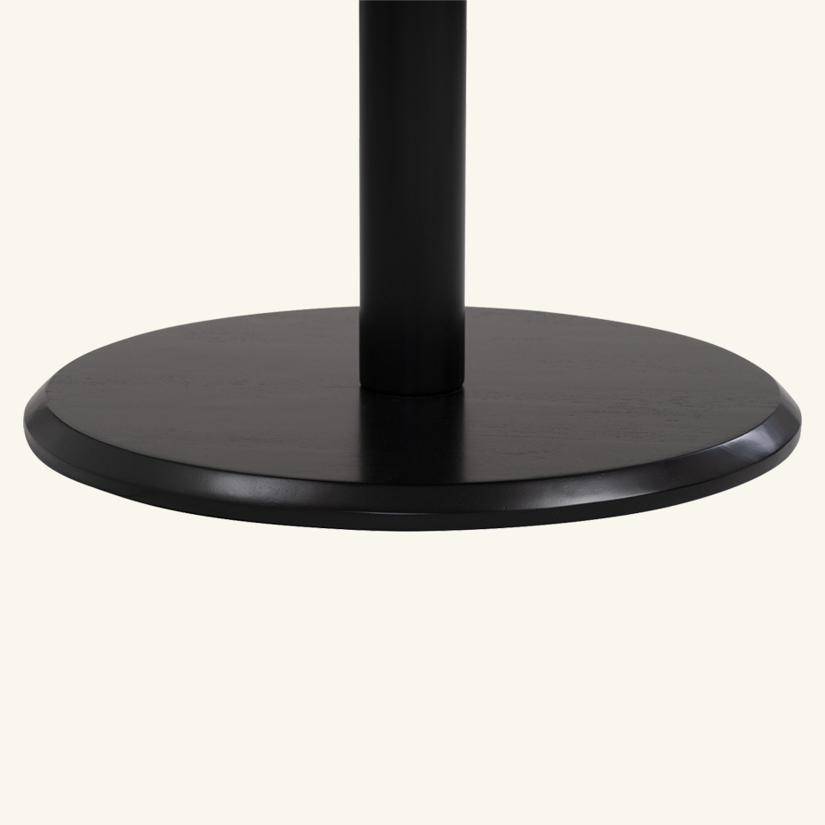 Runda round dining table
